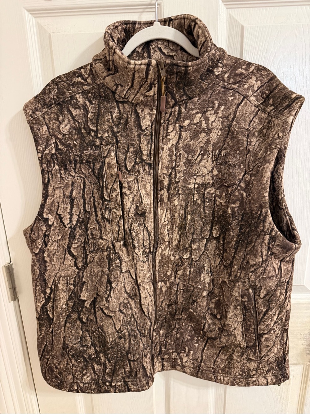 Men's Brown Bark-Pattern Insulated Vest